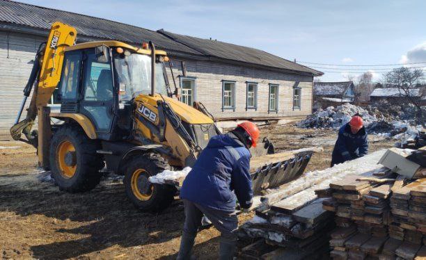 Мэр Братского района посетил строительную площадку новой участковой больницы в селе Тангуй
