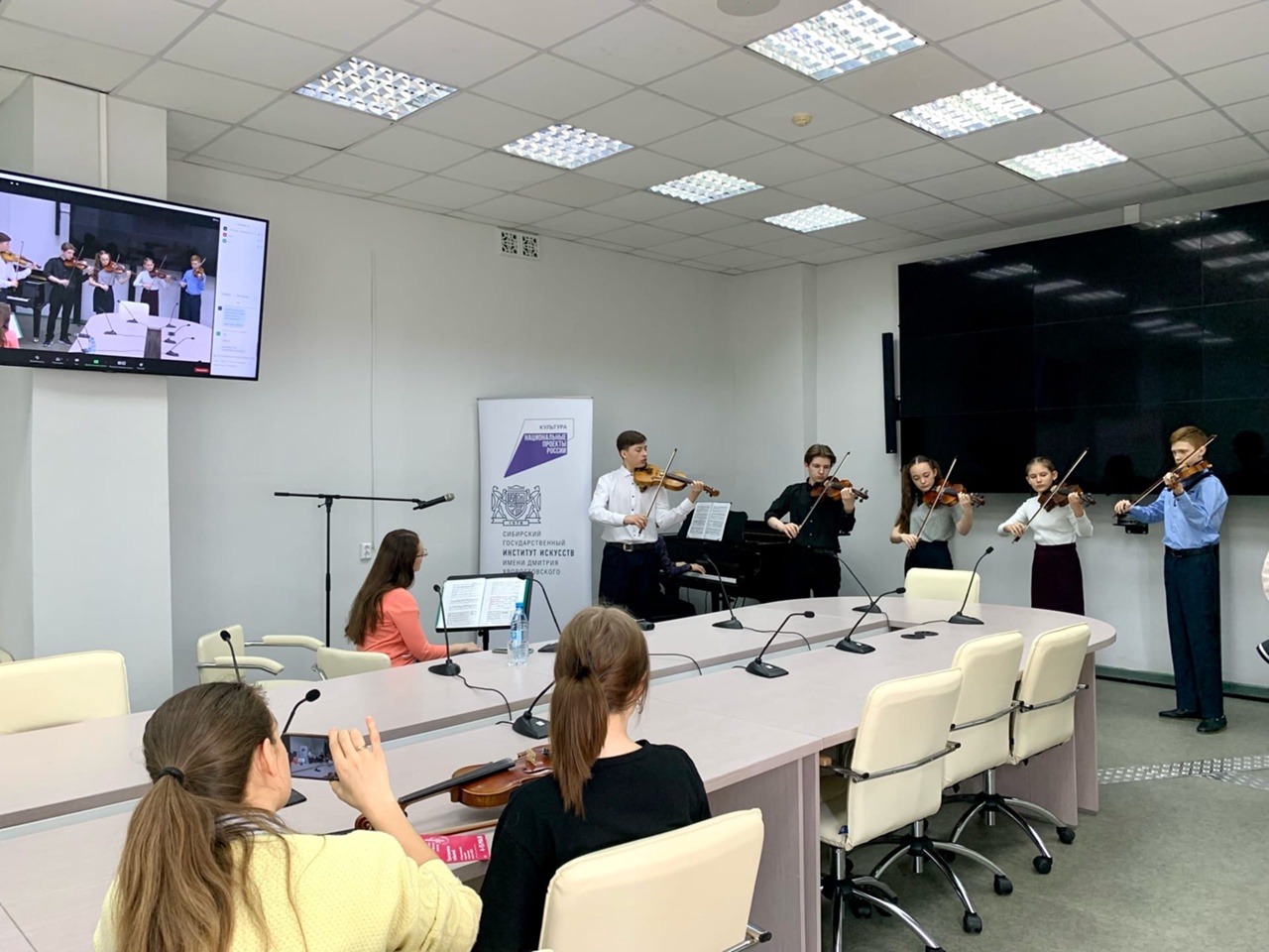 Обучающиеся Вихоревской детской школы искусств по классу скрипки стали участниками IV Красноярской струнной творческой школы