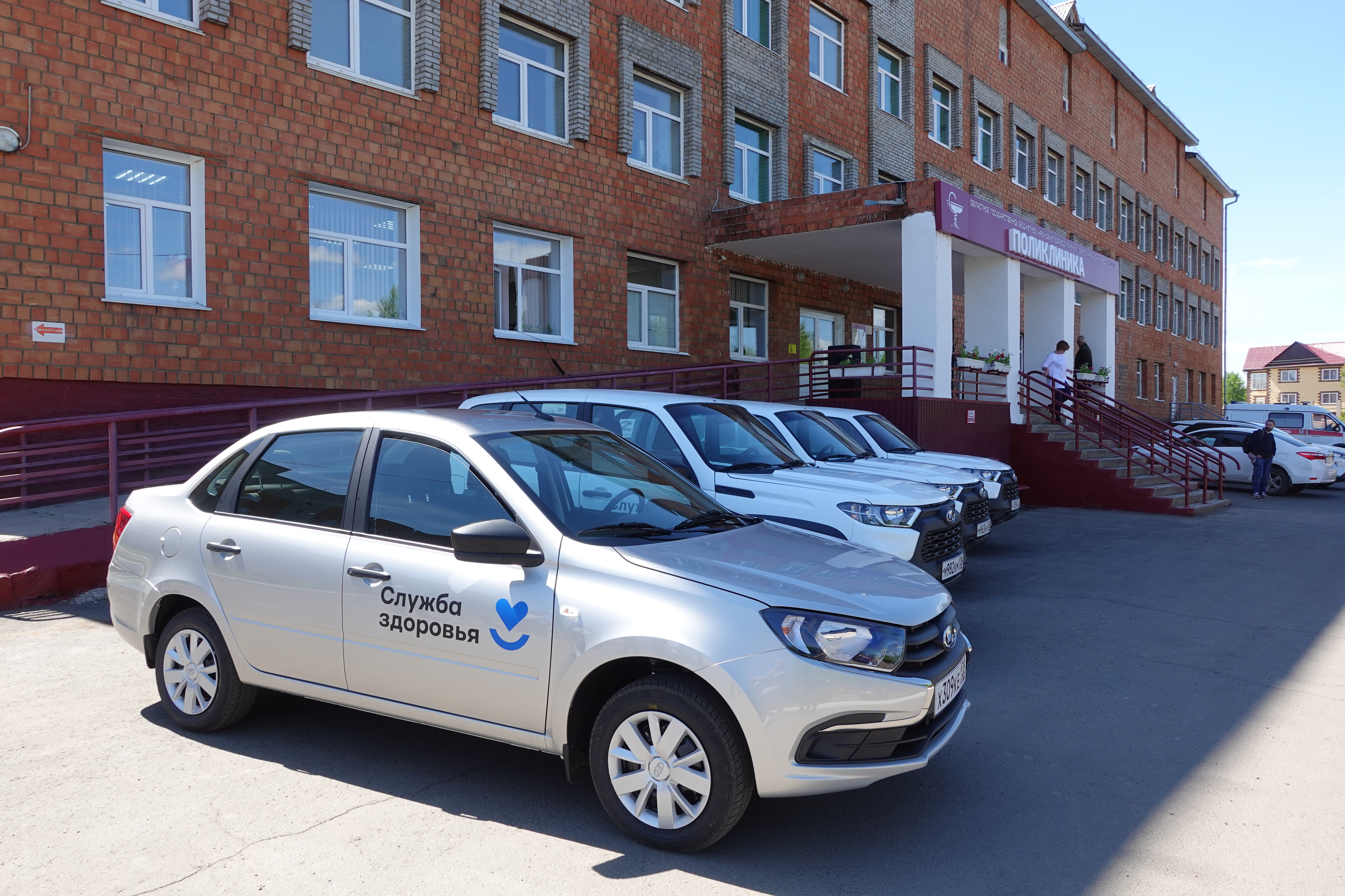 Медицинские учреждения Братского района получили новые автомобили