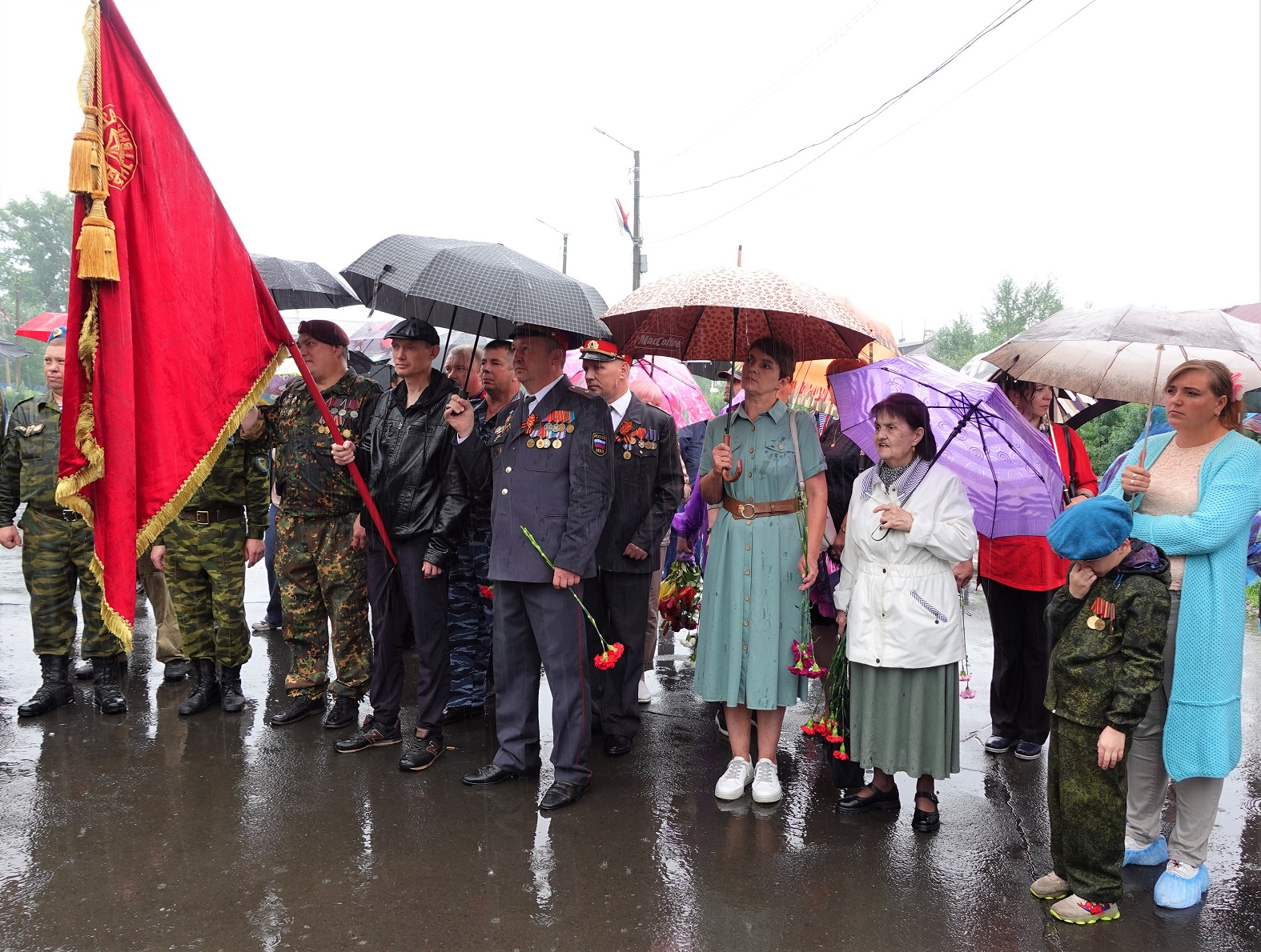 В городе Вихоревке Братского района открыли мемориал с именами погибших земляков и ветеранов боевых действий