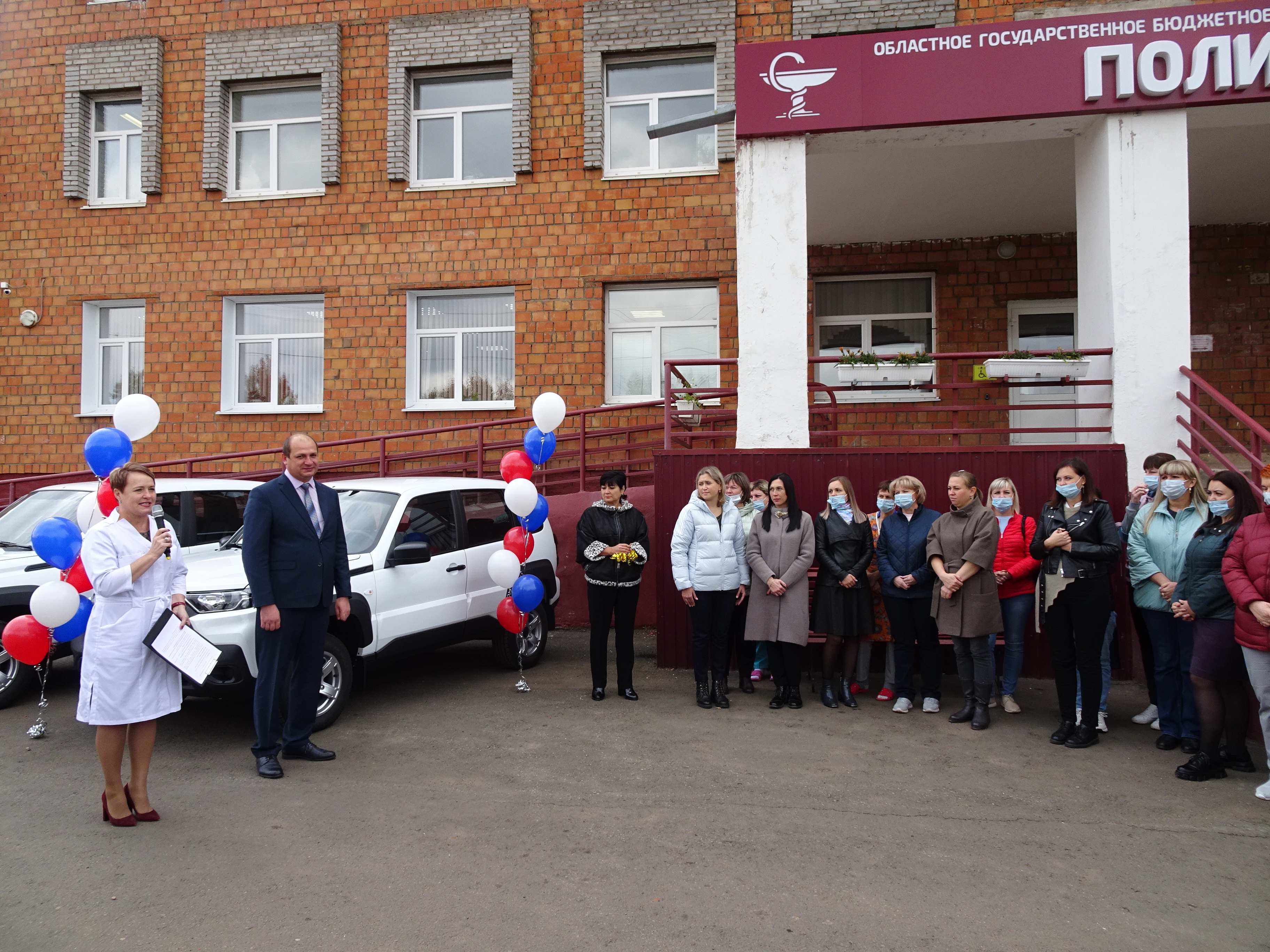 Два новых автомобиля передали участковым больницам Братского района