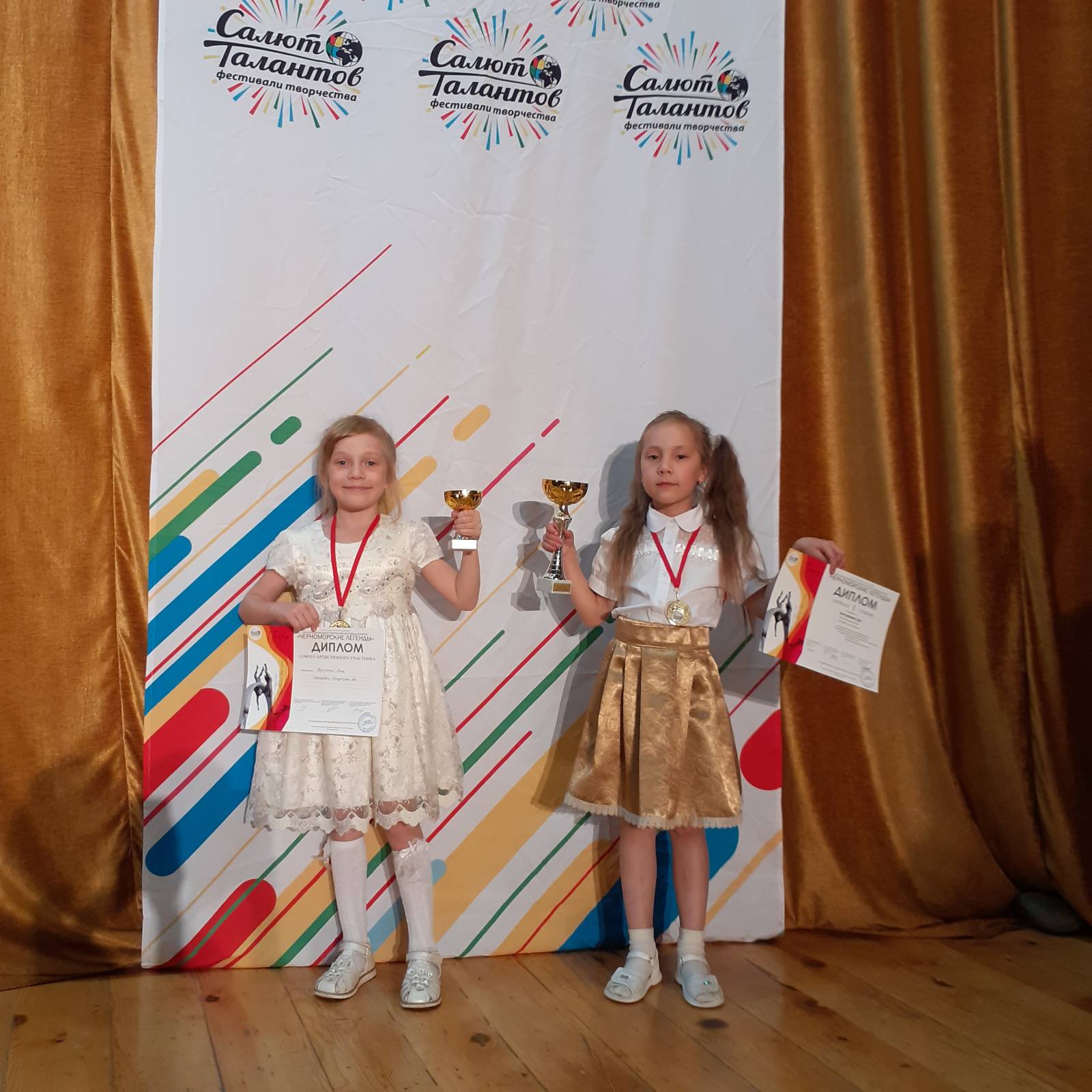 Воспитанницы школы искусств Братского района приняли участие в фестивале «Черноморские легенды»