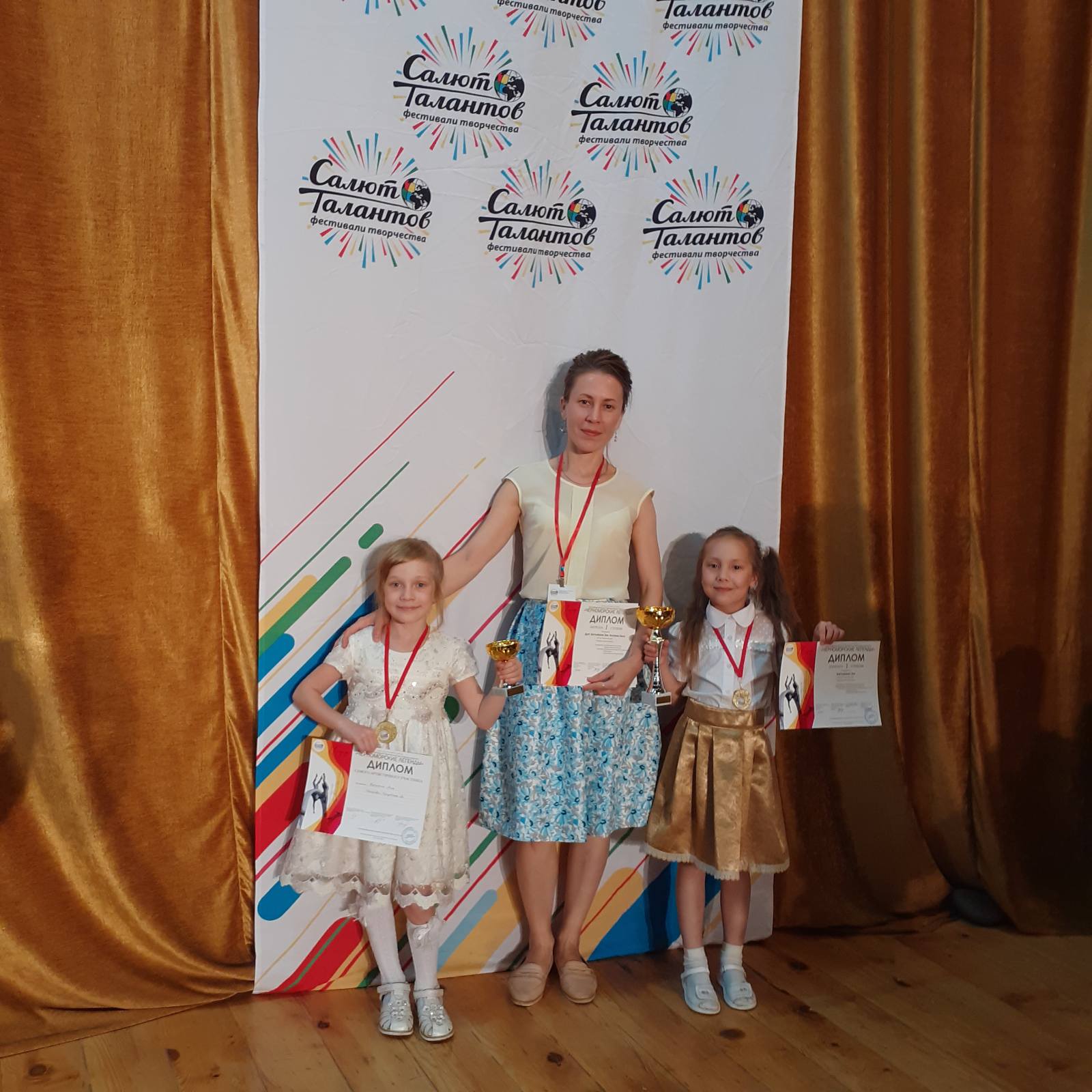 Воспитанницы школы искусств Братского района приняли участие в фестивале «Черноморские легенды»