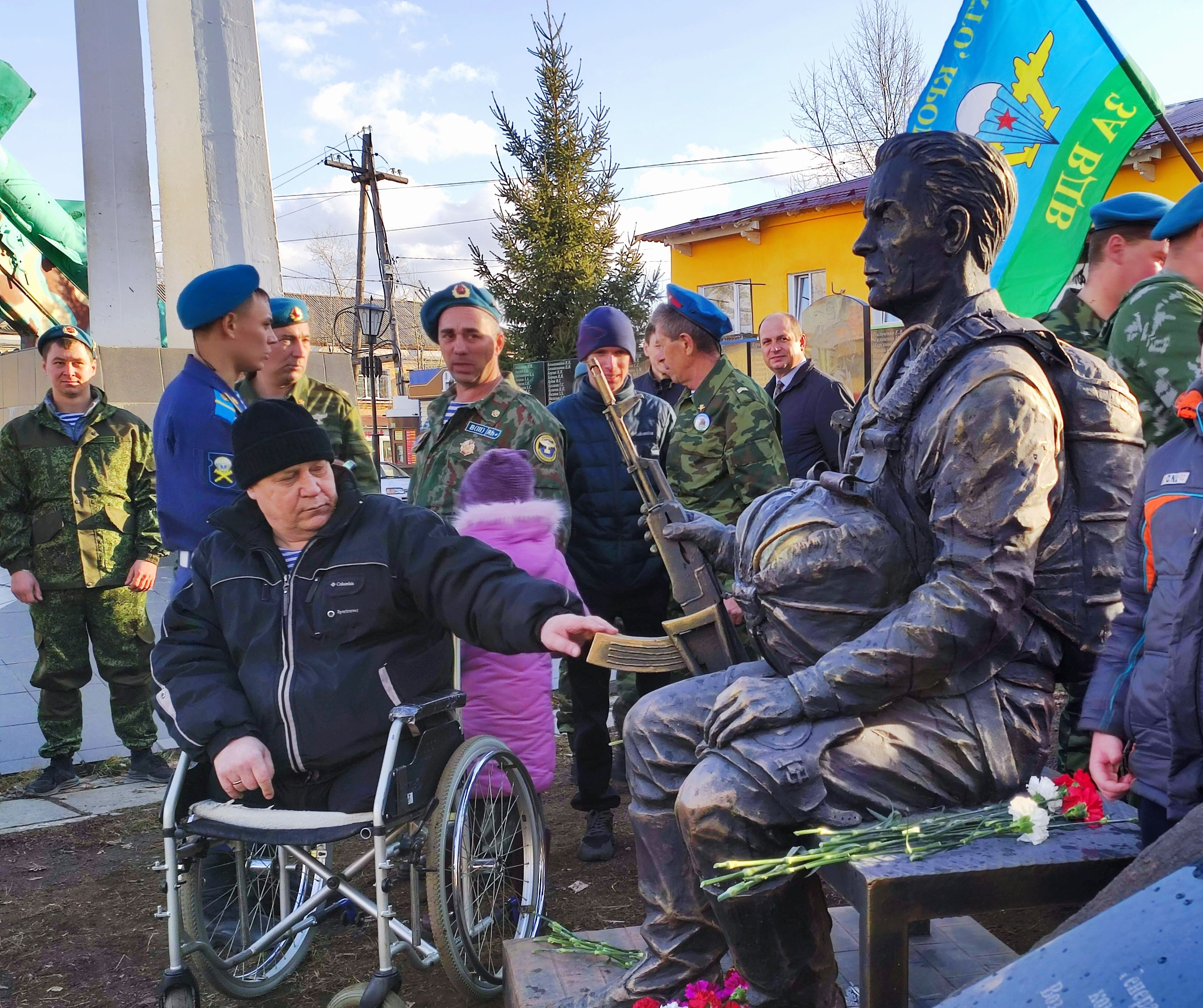 В Вихоревке открыли памятник легендарному генералу-десантнику Василию Маргелову