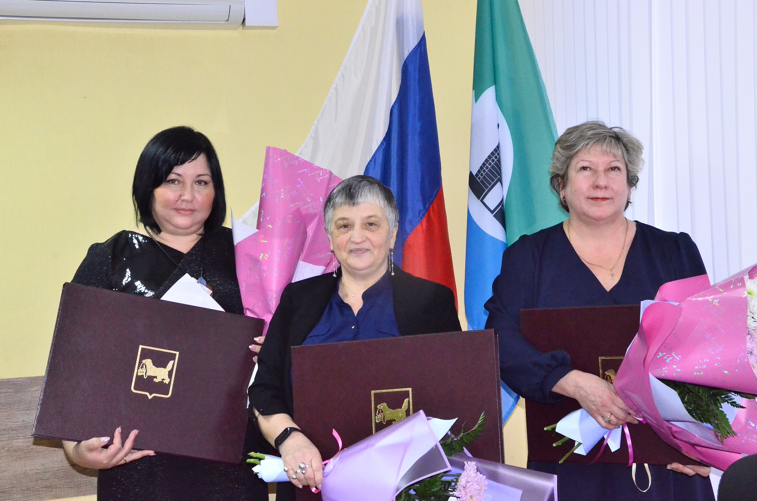 24 ноября на заседании Думы состоялось награждение грамотами Законодательного Собрания Иркутской области и Благодарственными письмами Думы Братского района