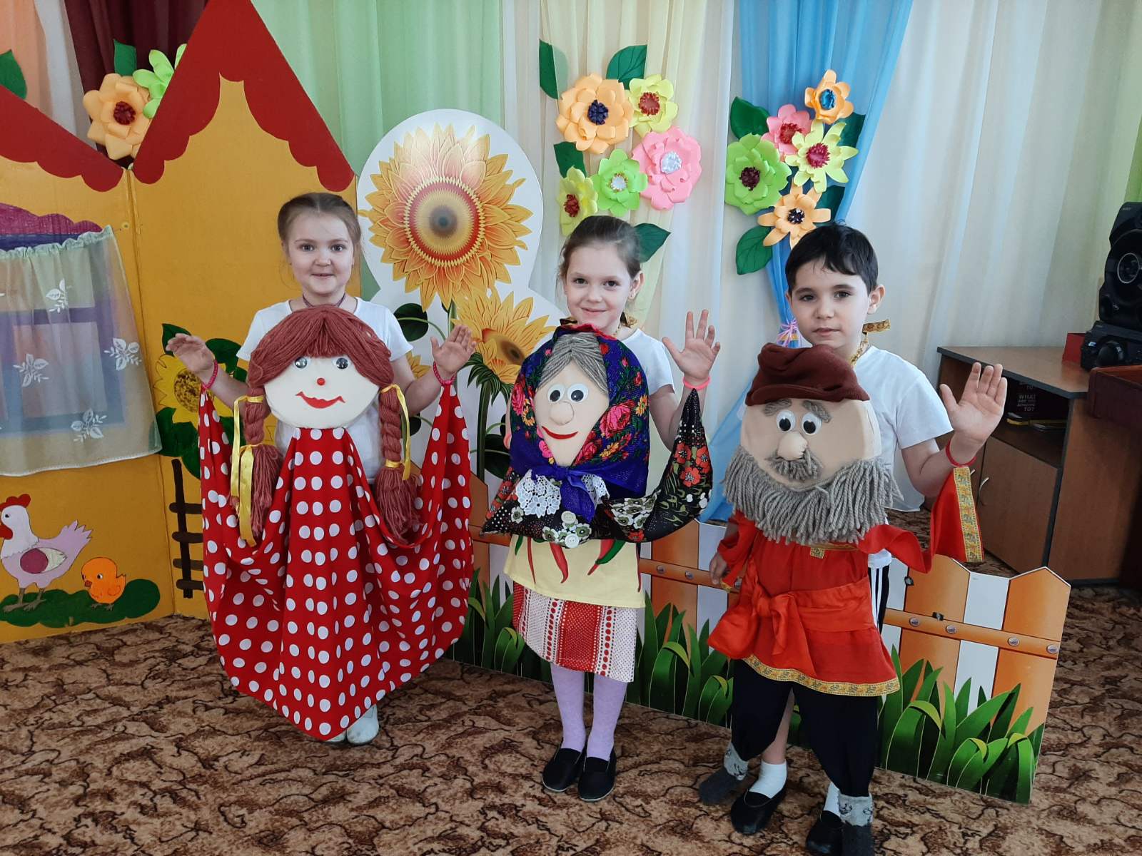 Продолжается голосование среди детских садов Братского района за понравившийся спектакль в онлайн-фестивале "Здесь рождаются Сказки"