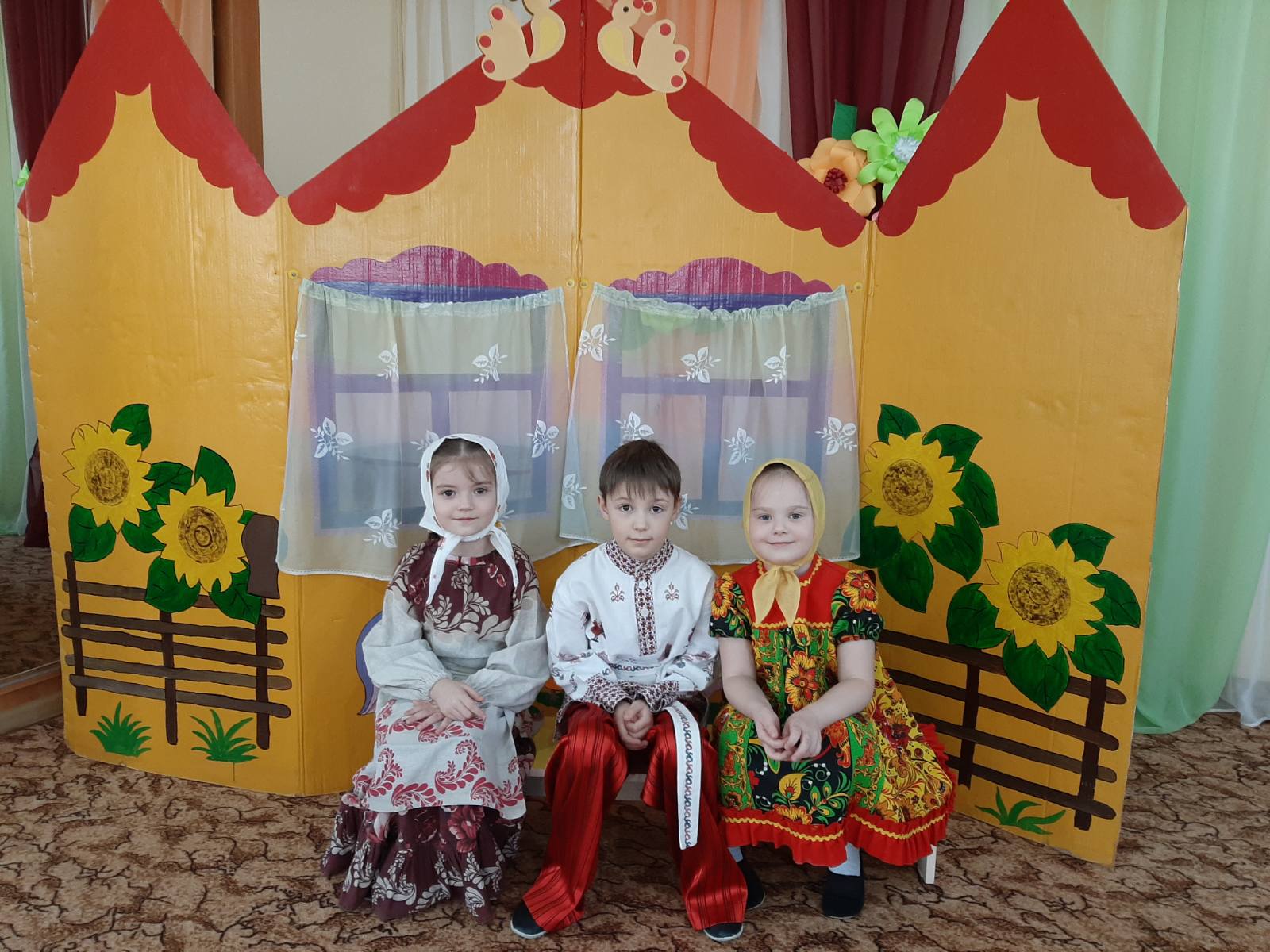Продолжается голосование среди детских садов Братского района за понравившийся спектакль в онлайн-фестивале "Здесь рождаются Сказки"