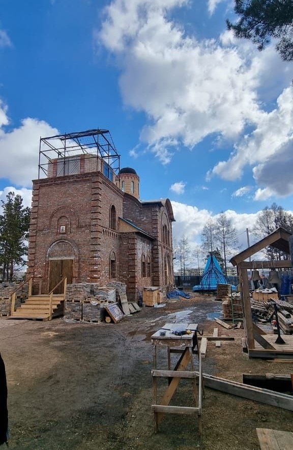 Строительные работы в Тихвинском Храме иконы Божией матери в Вихоревке продолжаются