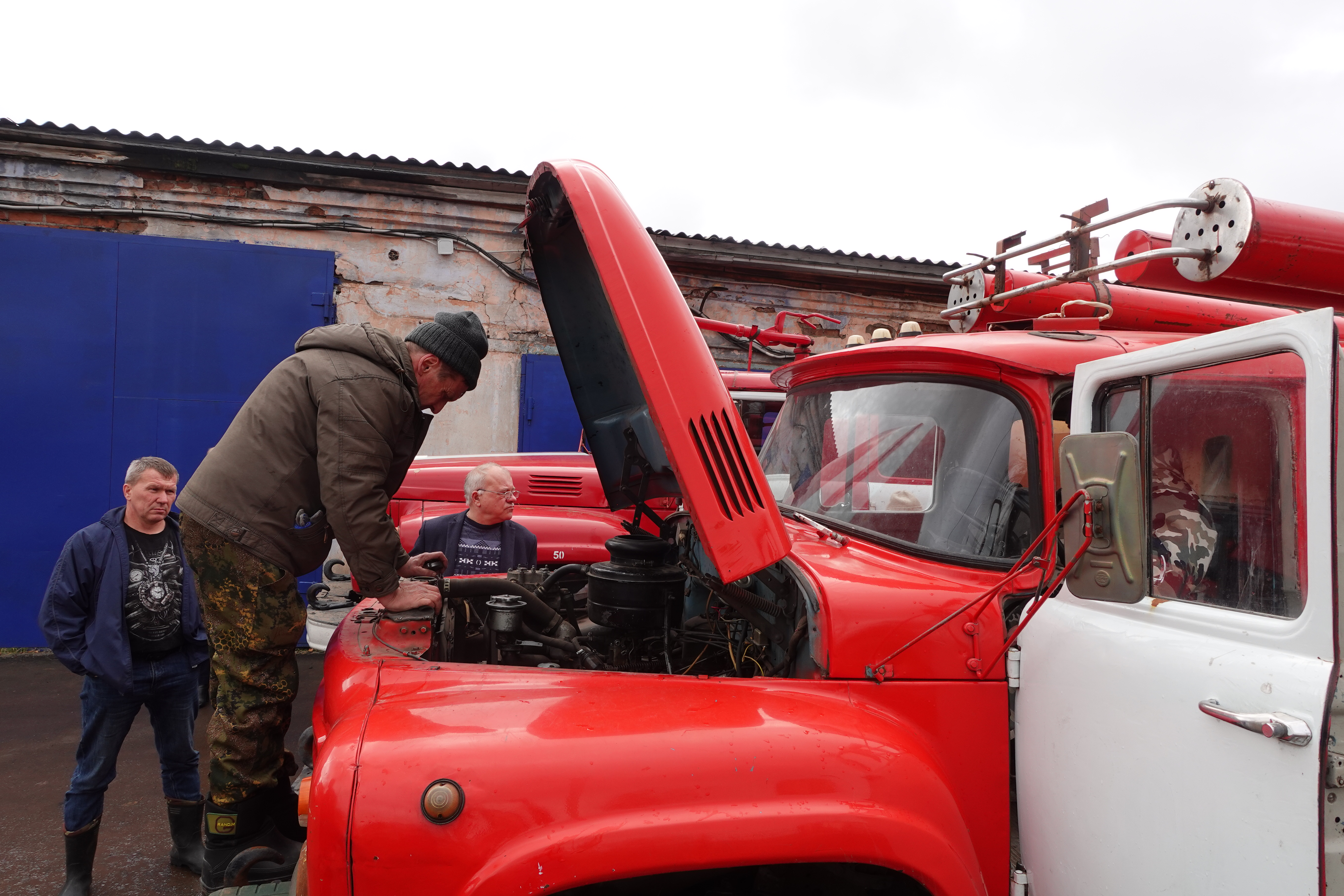 На службу в Тарму и Прибрежный отправили две пожарные машины