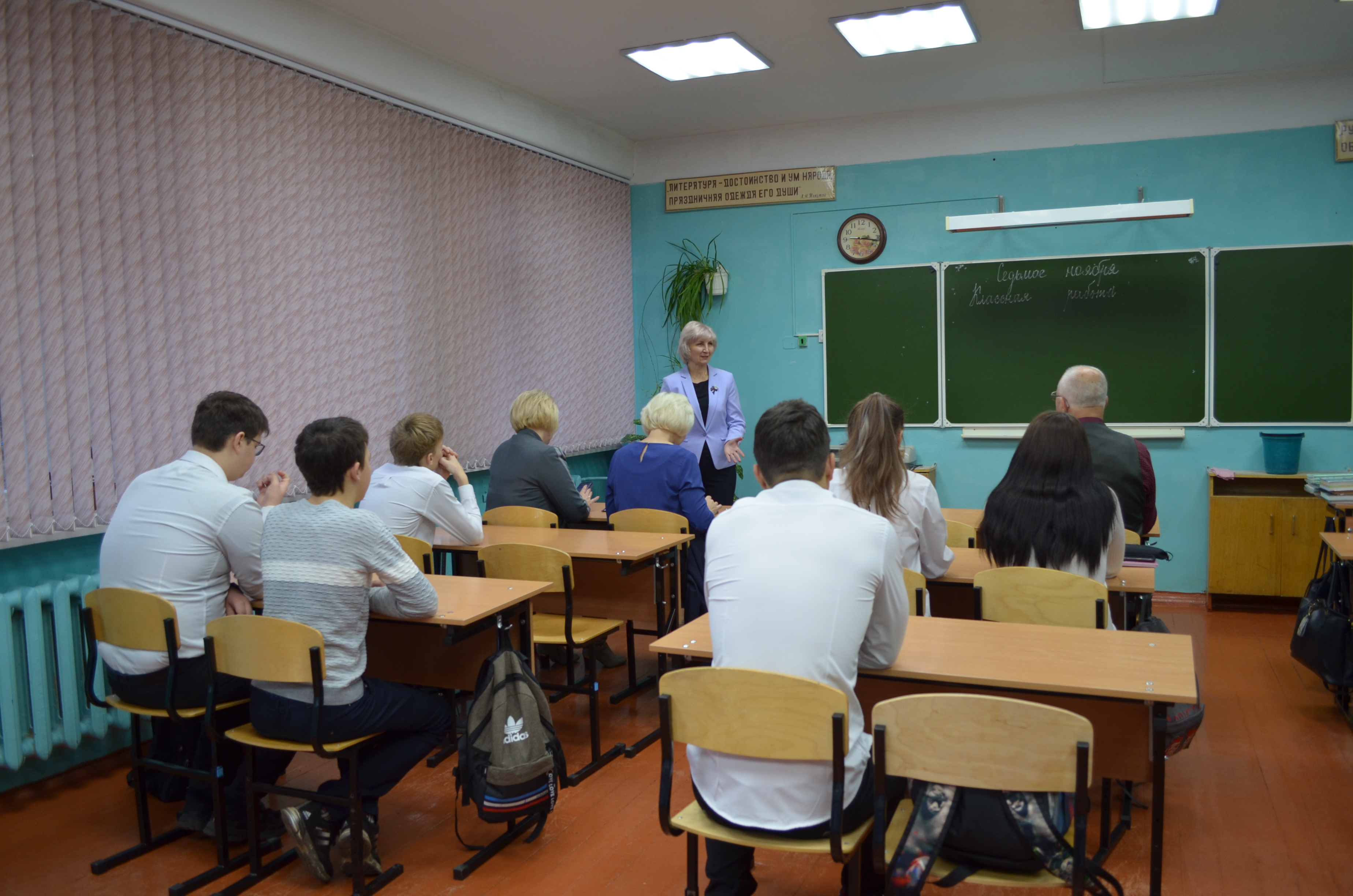 Герои живут рядом. В Кузнецовской школе прошел особенный урок «Разговоры о важном»