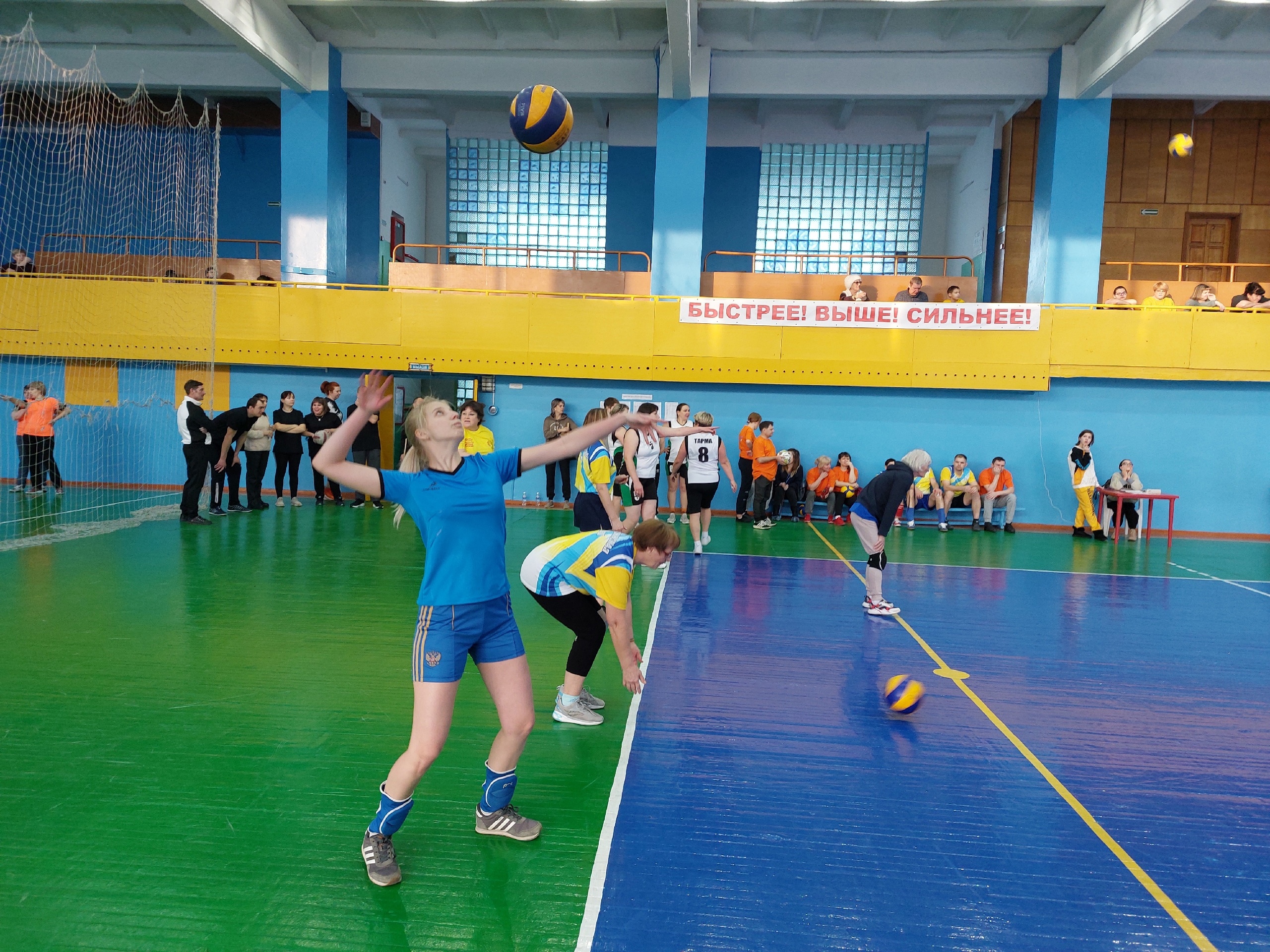 В Вихоревке прошли соревнования среди работников образования Братского района на кубок «Профсоюзный волейбол»