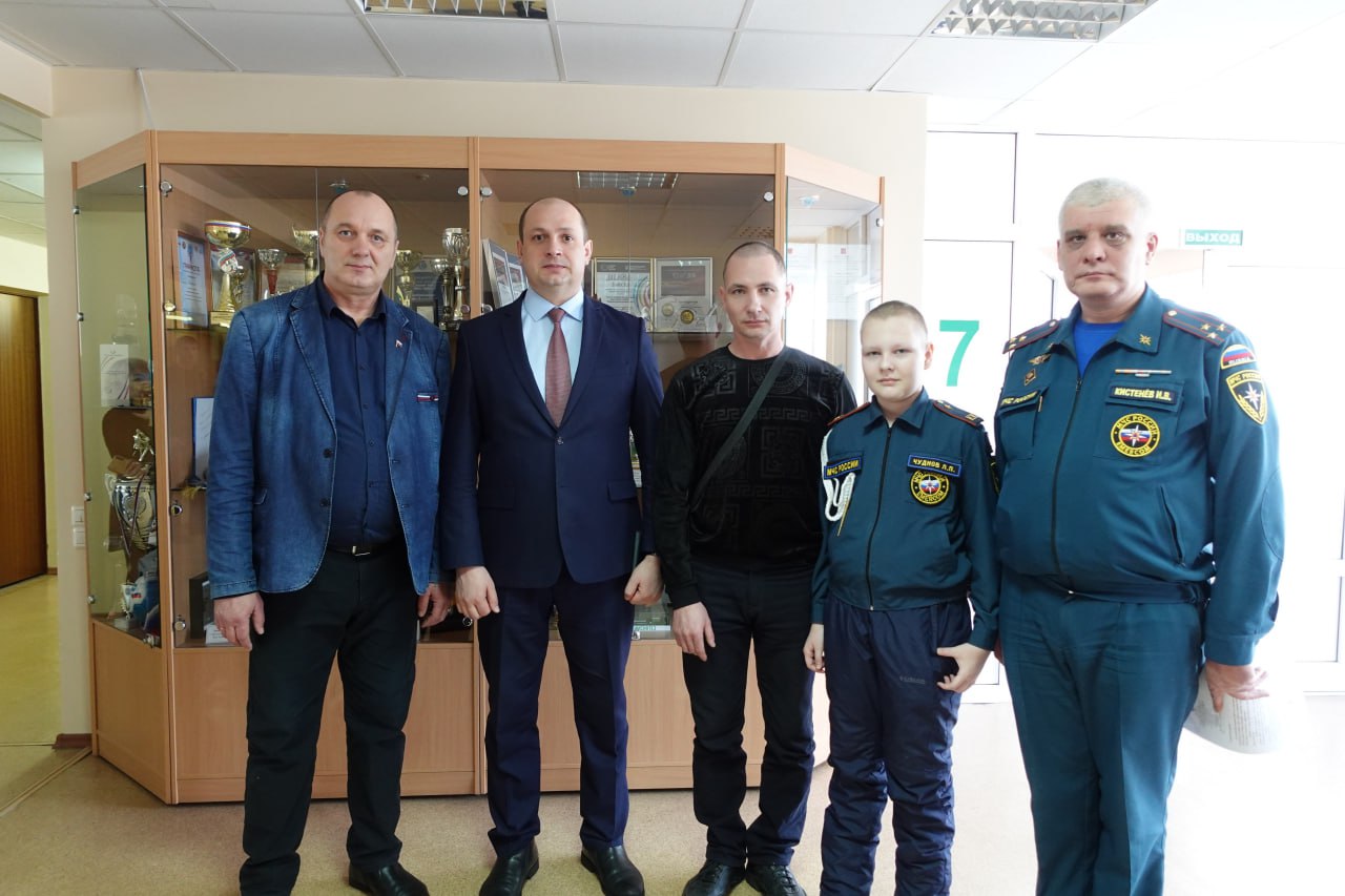 Житель Братского района награжден медалью МЧС России за спасение на пожаре