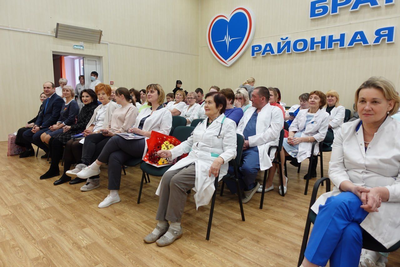 80-летний юбилей отметила врач-педиатр Братской районной больницы Эмма Борисовна Ган