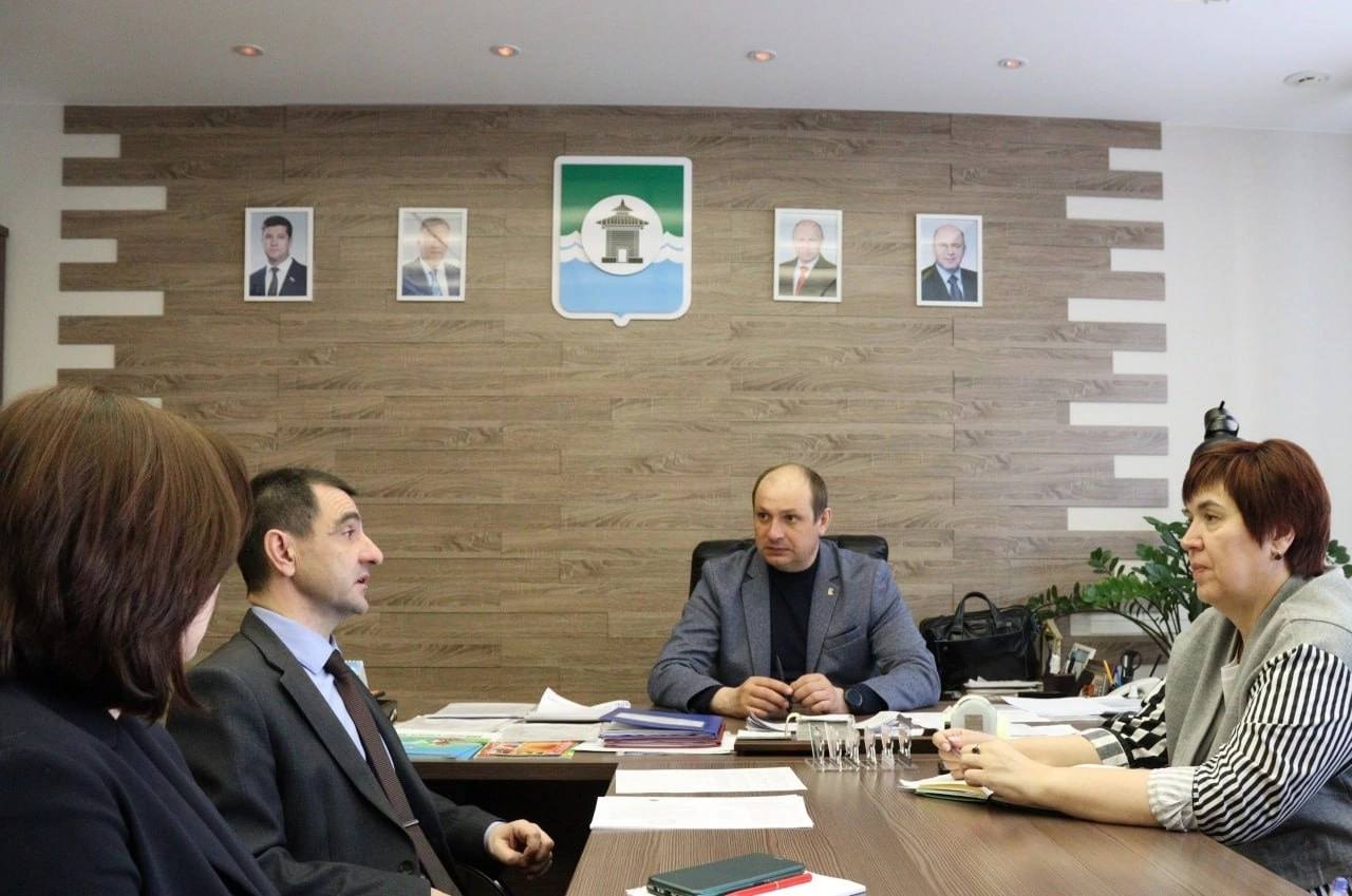 В администрации Братского района прошло рабочее совещание со службой ветеринарии Иркутской области