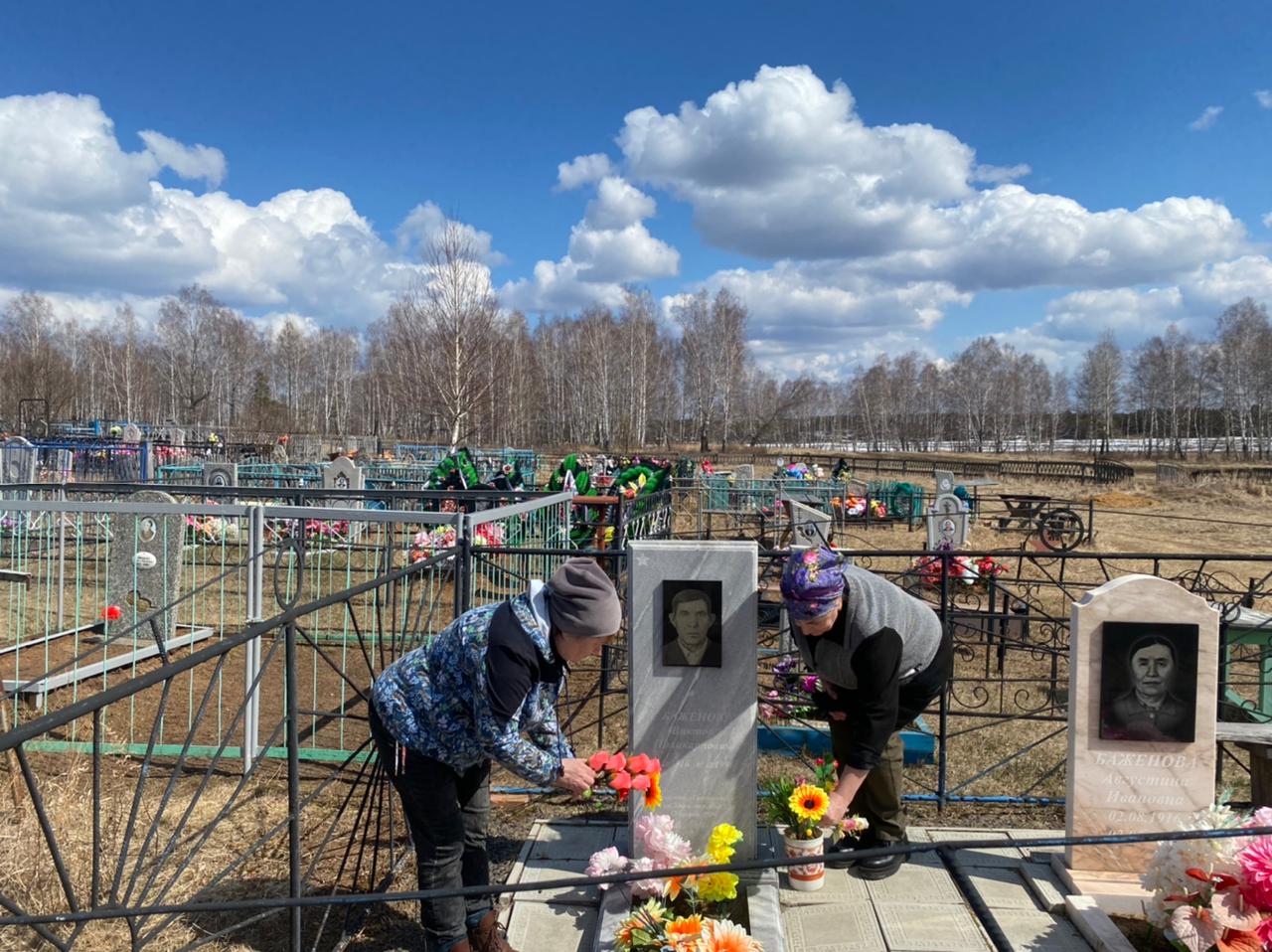 На Мемориалах Славы и местах захоронения ветеранов ВОВ Братского района прошли субботники
