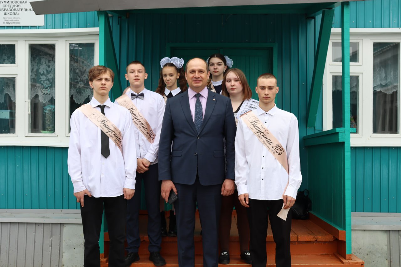 В школах Братского района прошли торжественные линейки для выпускников