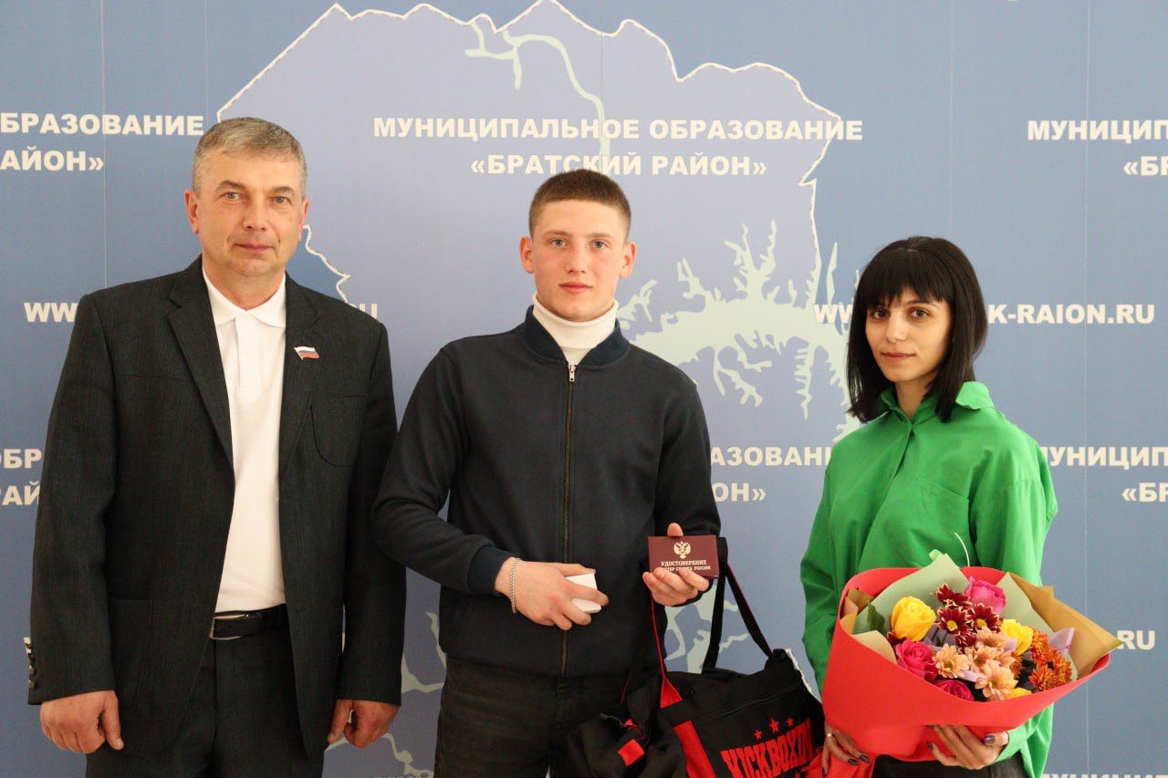 Кикбоксеру из Братского района вручили удостоверение «Мастер спорта России»