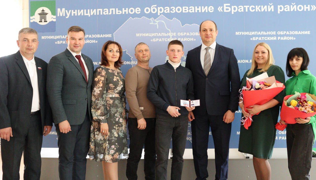 Кикбоксеру из Братского района вручили удостоверение «Мастер спорта России»