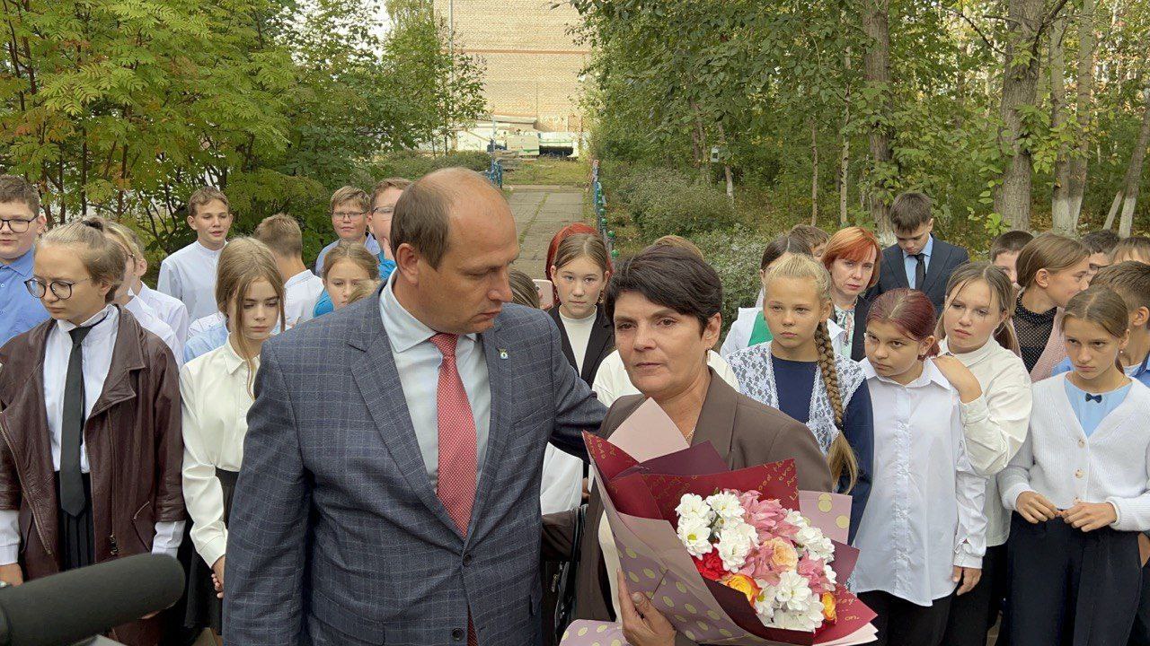 Губернатор Иркутской области Игорь Кобзев принял участие в открытии мемориальной доски Егору Назарову в Вихоревке