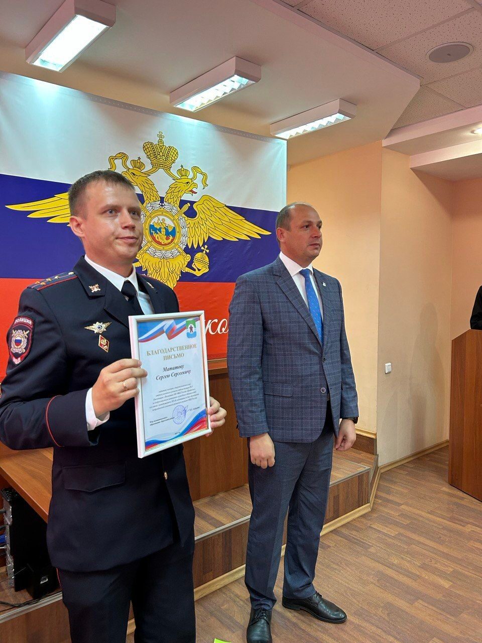 Мэр Братского района поздравил сотрудников уголовного розыска с профессиональным праздником