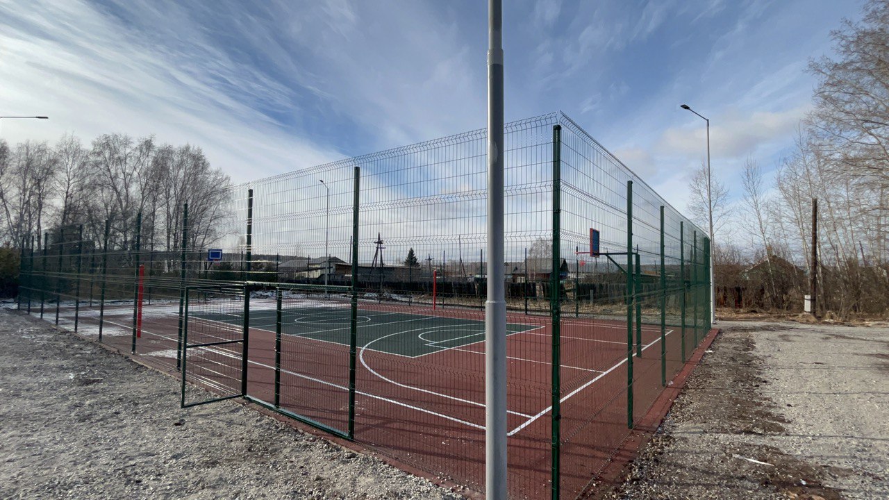 В селе Калтук Братского района установили многофункциональную спортивную площадку