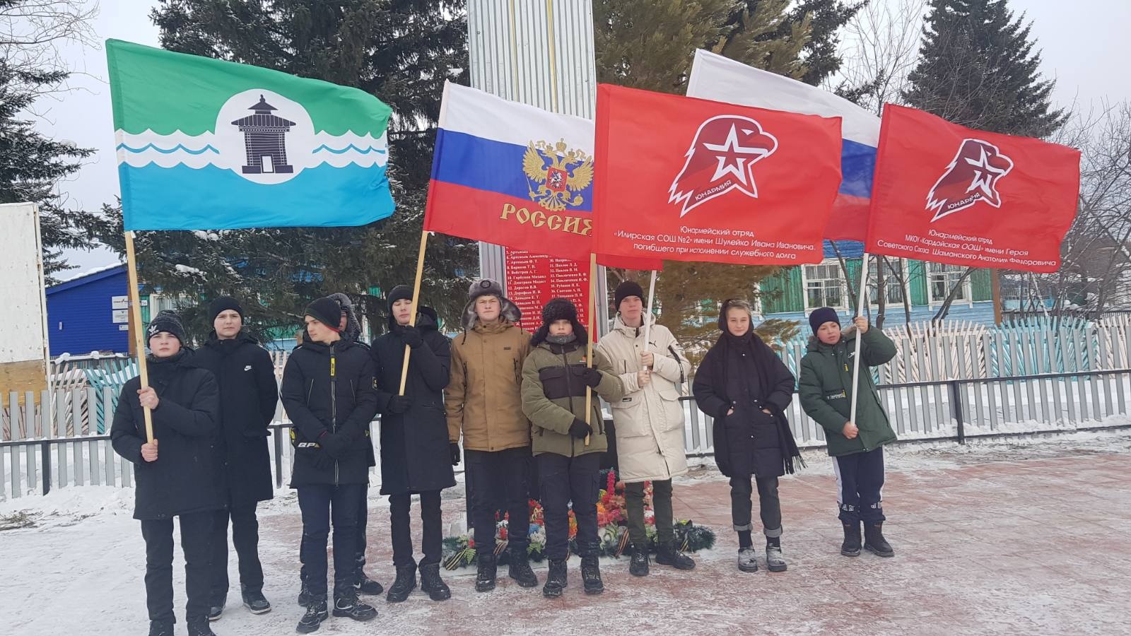 Школьники из деревни Кардой взяли шефство над обелиском в честь павших героев Великой Отечественной войны