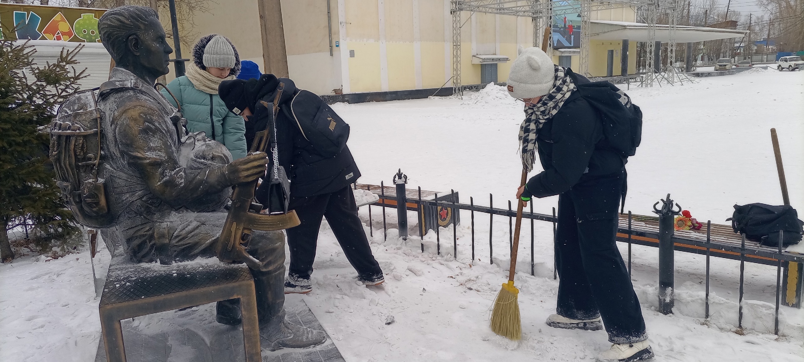 Юнармейский «снежный десант» побывал в деревне Анчирикова