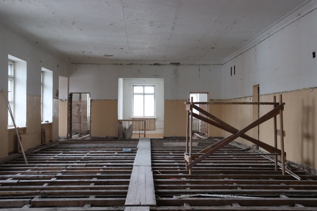 В Вихоревке продолжается капитальный ремонт школы №101