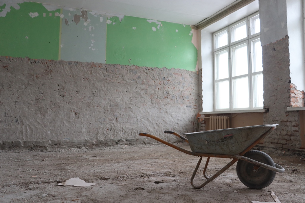 В Вихоревке продолжается капитальный ремонт школы №101